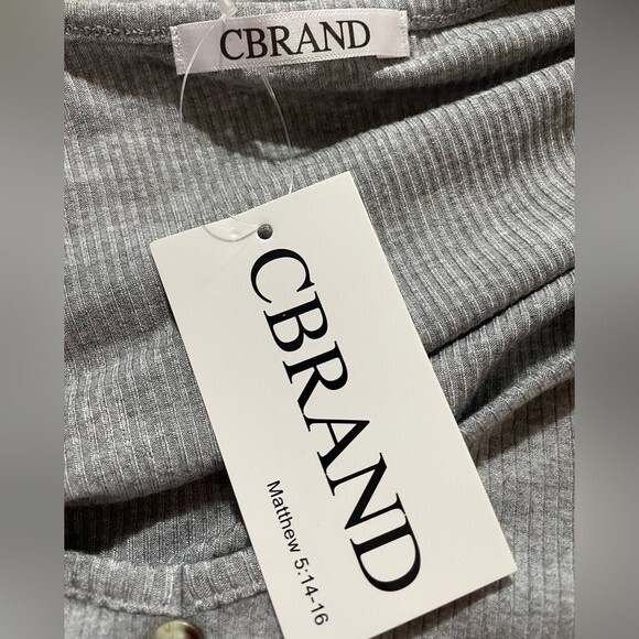 CBRAND FACE TO FACE BUTTON FRONT TOP NWT - Picture 5 of 6